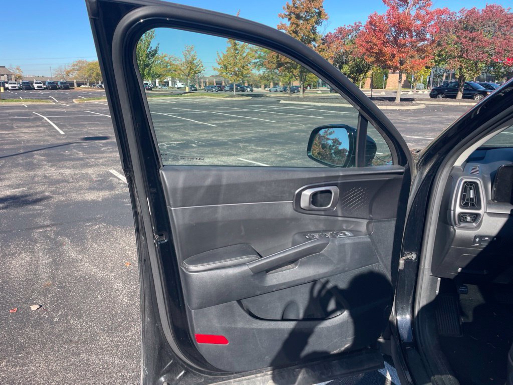 Used 2023 Kia Sorento LX FWD image 9