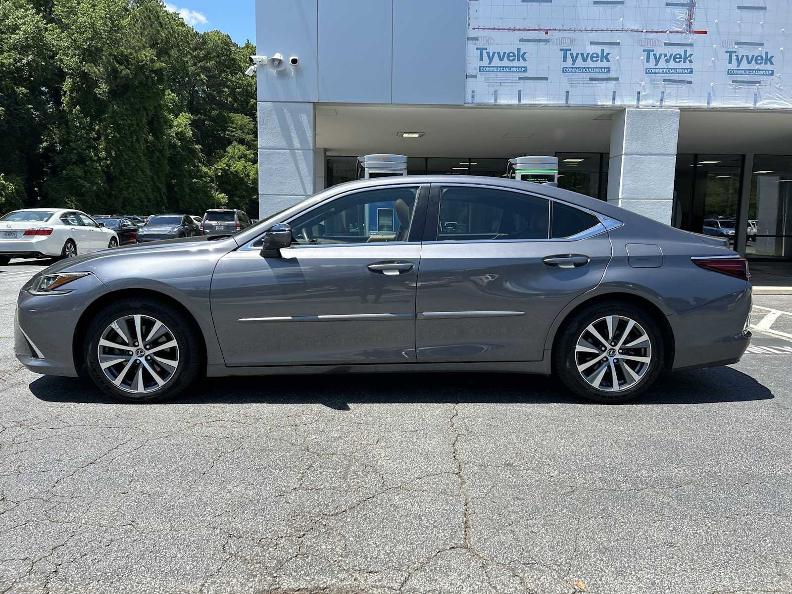 Used 2020 Lexus ES 350 w/ Premium Package FWD image 2