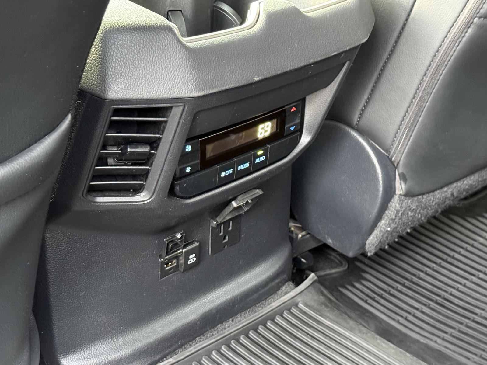 Used 2023 Toyota Sequoia Limited image 21