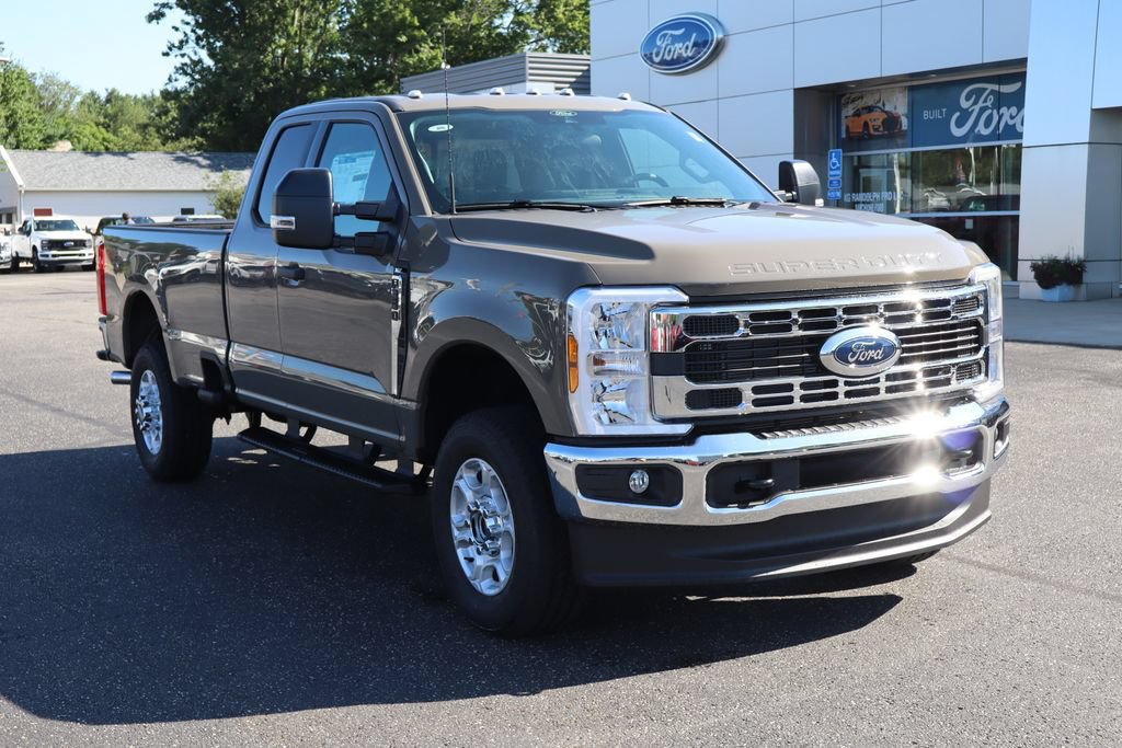 New 2026 Ford F350 XLT w/ FX4 Off-Road Package AWD/4WD image 2