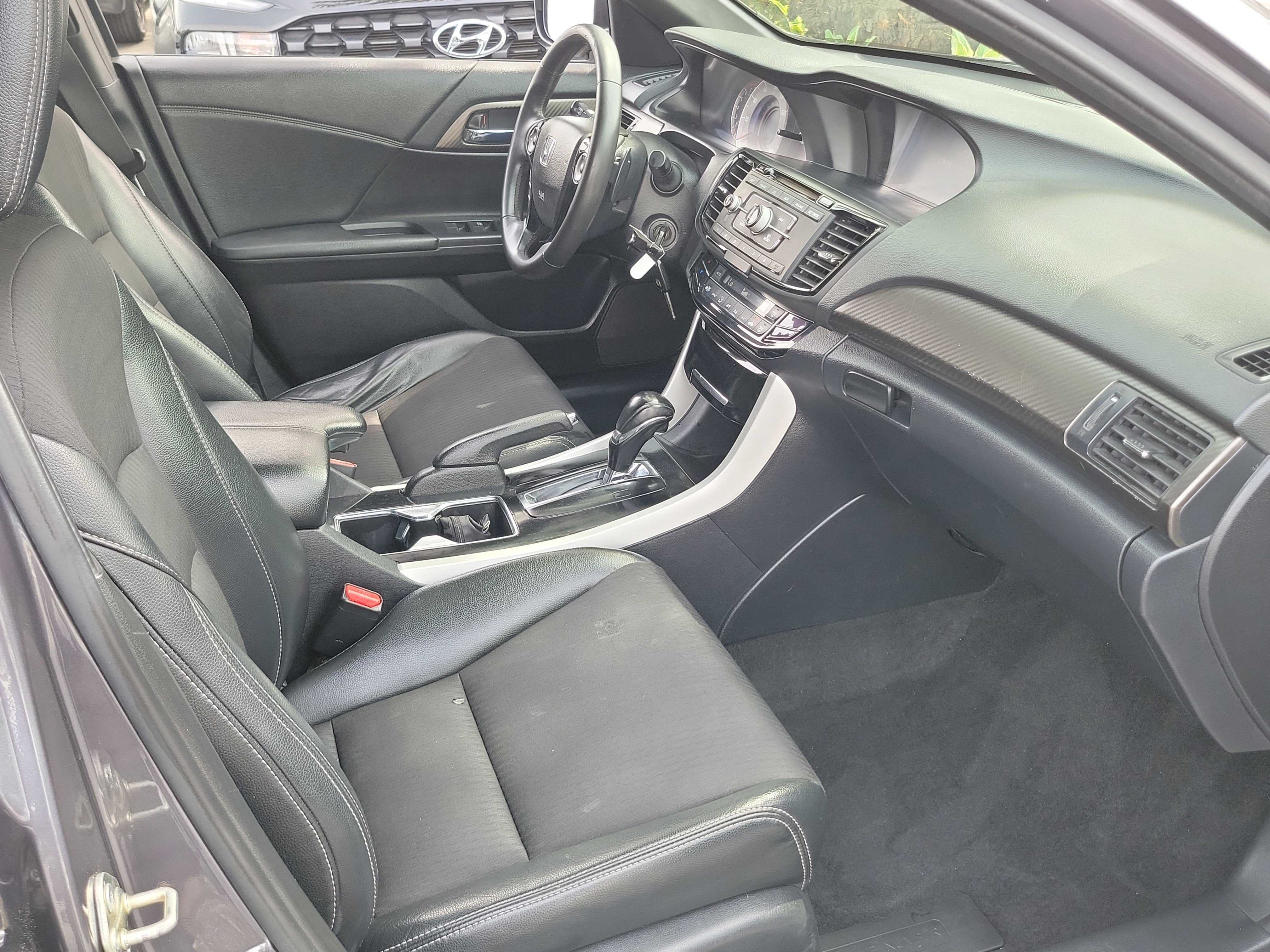 Used 2017 Honda Accord Sport image 21