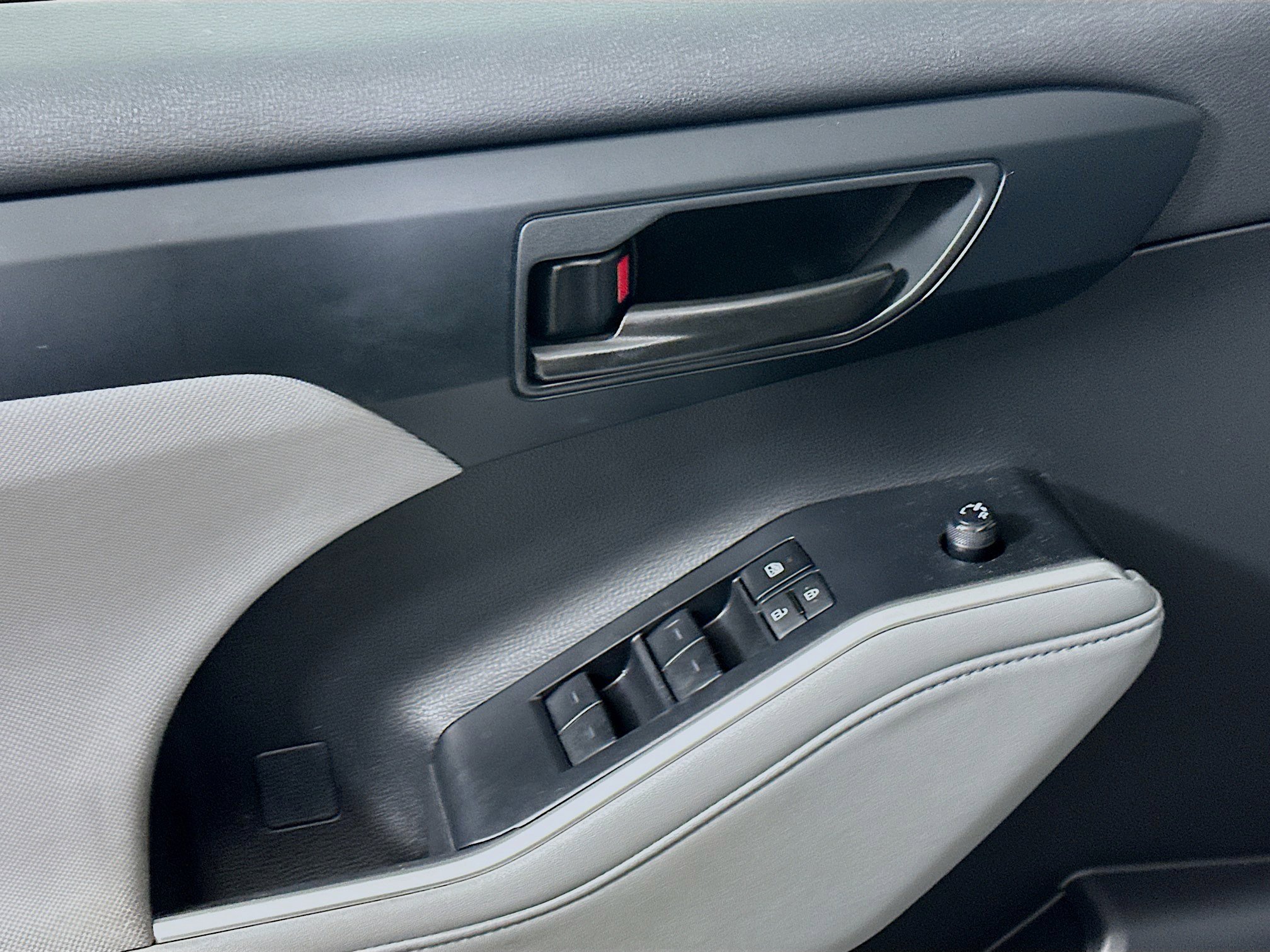 Used 2024 Toyota Highlander LE image 15