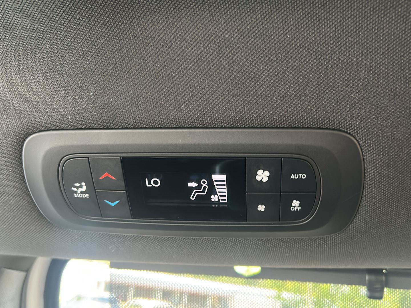 Used 2025 Chrysler Pacifica Select FWD image 20