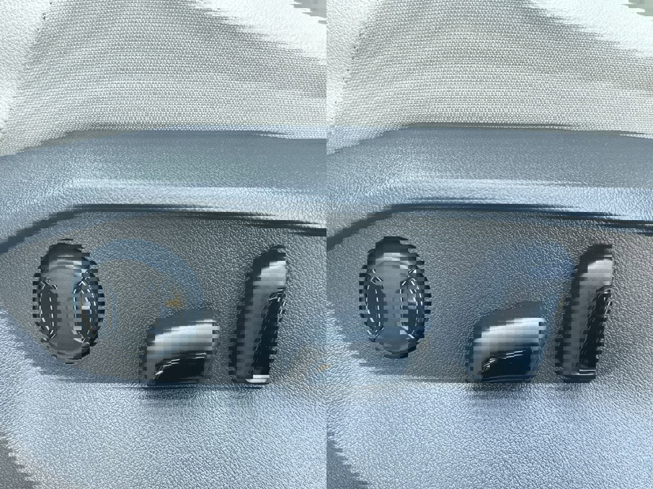 Used 2023 Volkswagen Tiguan SE image 13