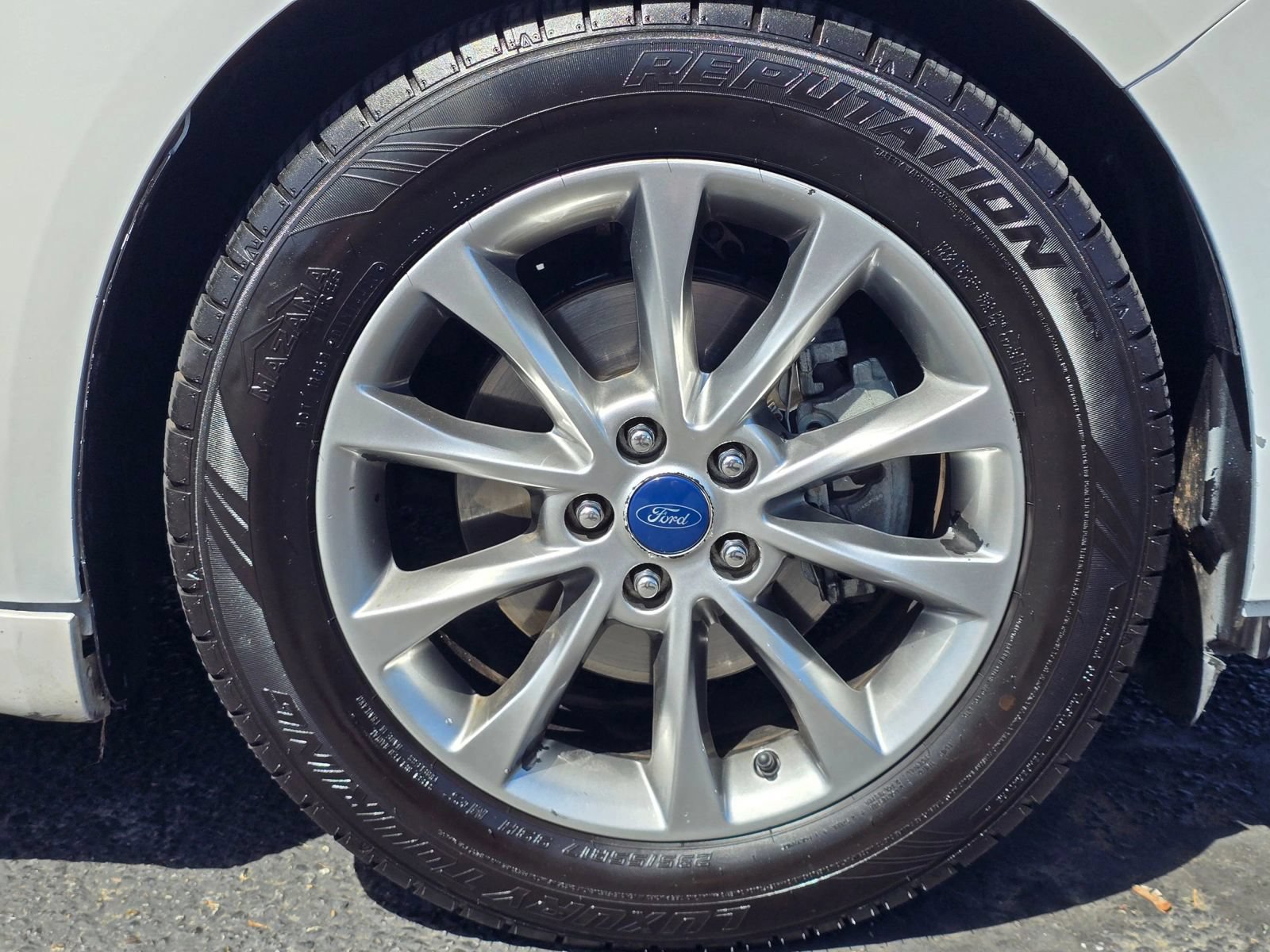 Used 2017 Ford Fusion SE w/ Fusion SE Technology Package FWD image 9