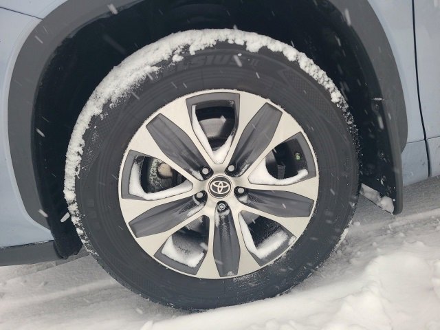 Used 2024 Toyota Highlander XLE image 12