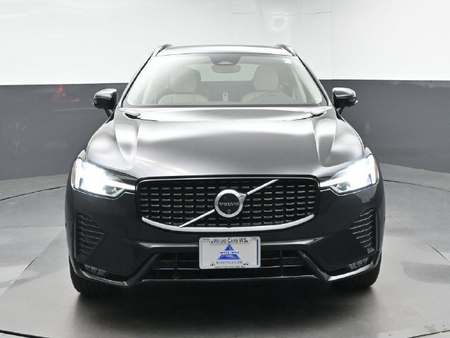Used 2024 Volvo XC60 B5 Plus w/ Protection Package Premier AWD/4WD image 3