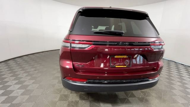 Used 2023 Jeep Grand Cherokee Altitude AWD/4WD image 6