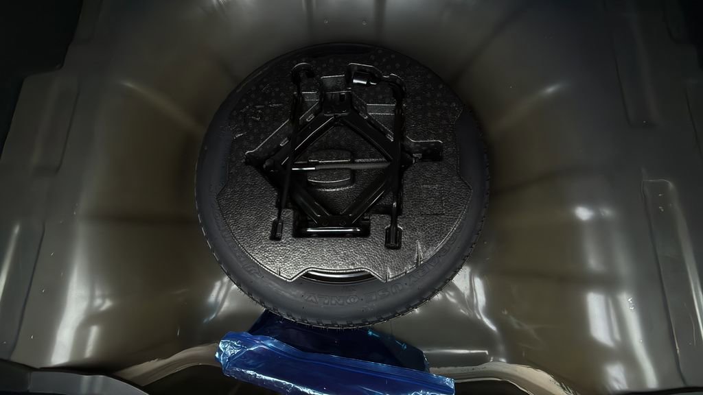 Used 2023 Hyundai Elantra SEL w/ Convenience Package image 15