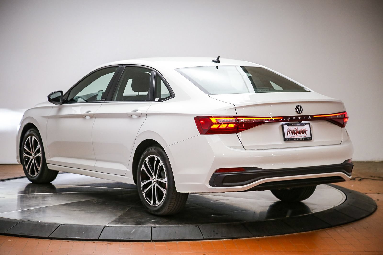 Used 2025 Volkswagen Jetta Sport FWD image 2