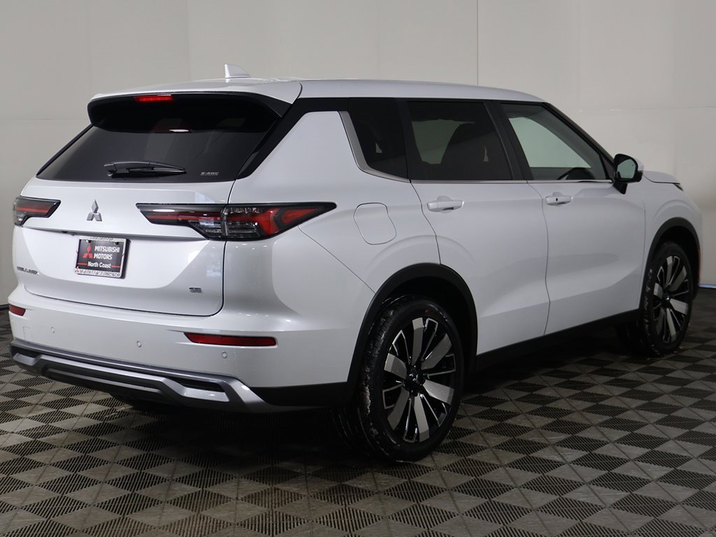 New 2026 Mitsubishi Outlander SE image 14