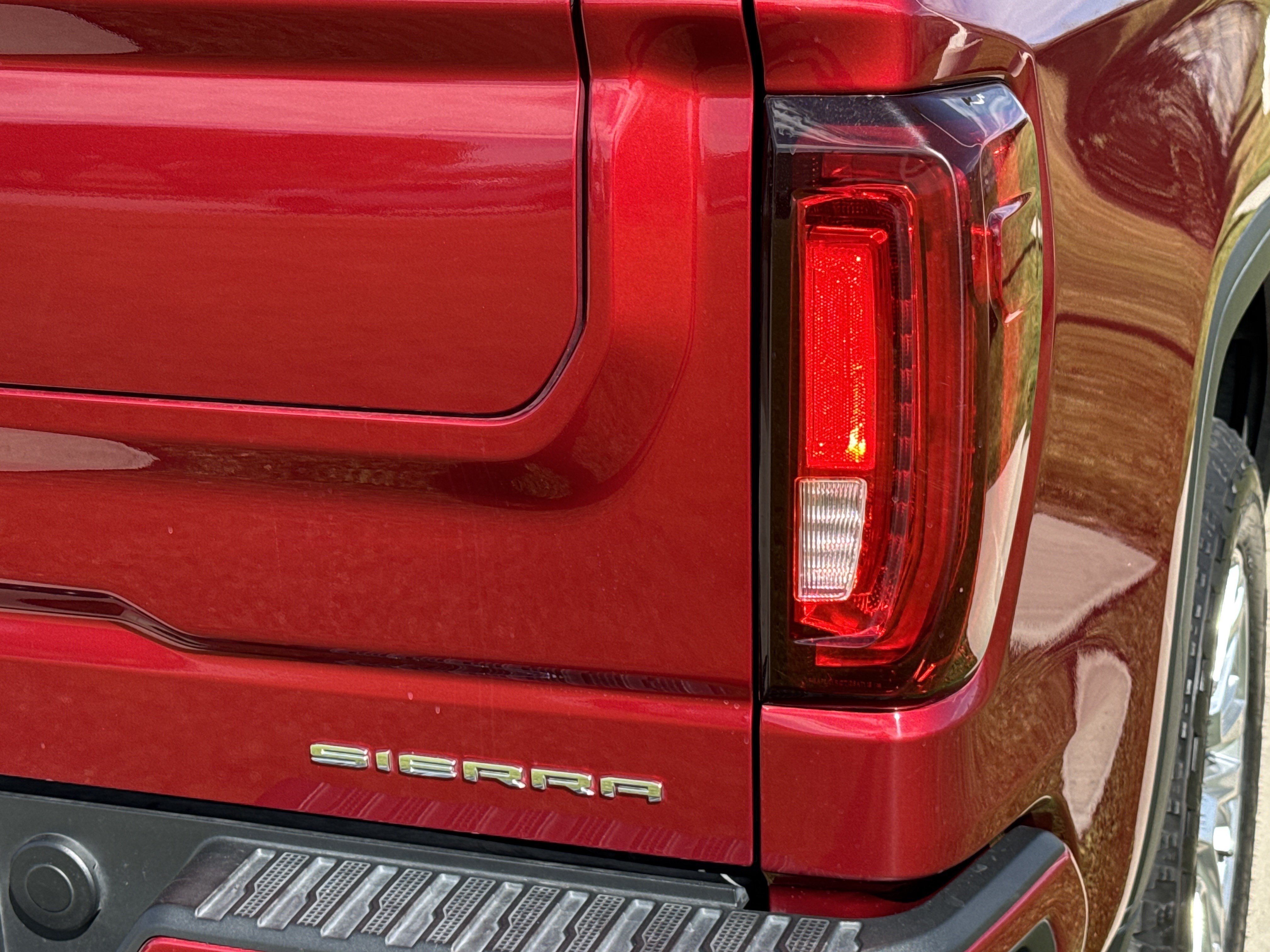 Used 2023 GMC Sierra 1500 Denali w/ Technology Package AWD/4WD image 11