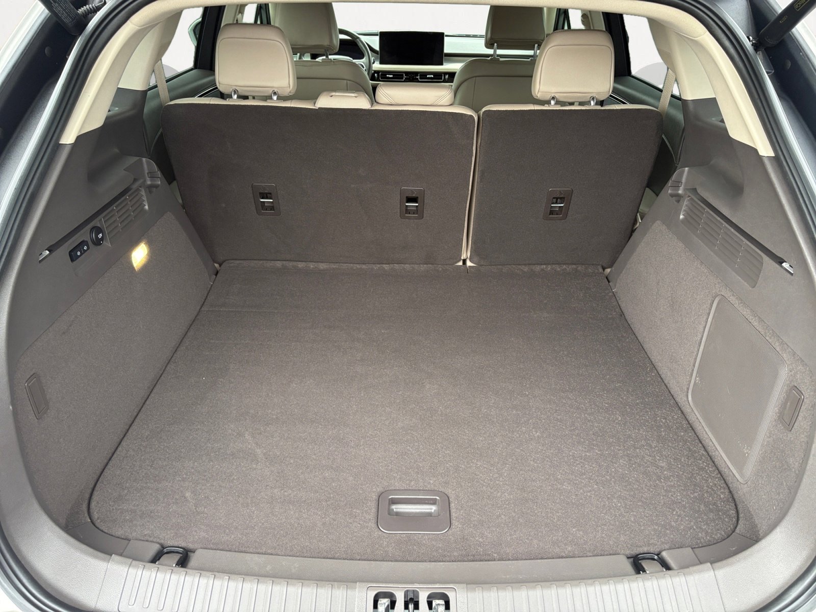 Used 2023 Lincoln Nautilus AWD w/ Premium Package image 13