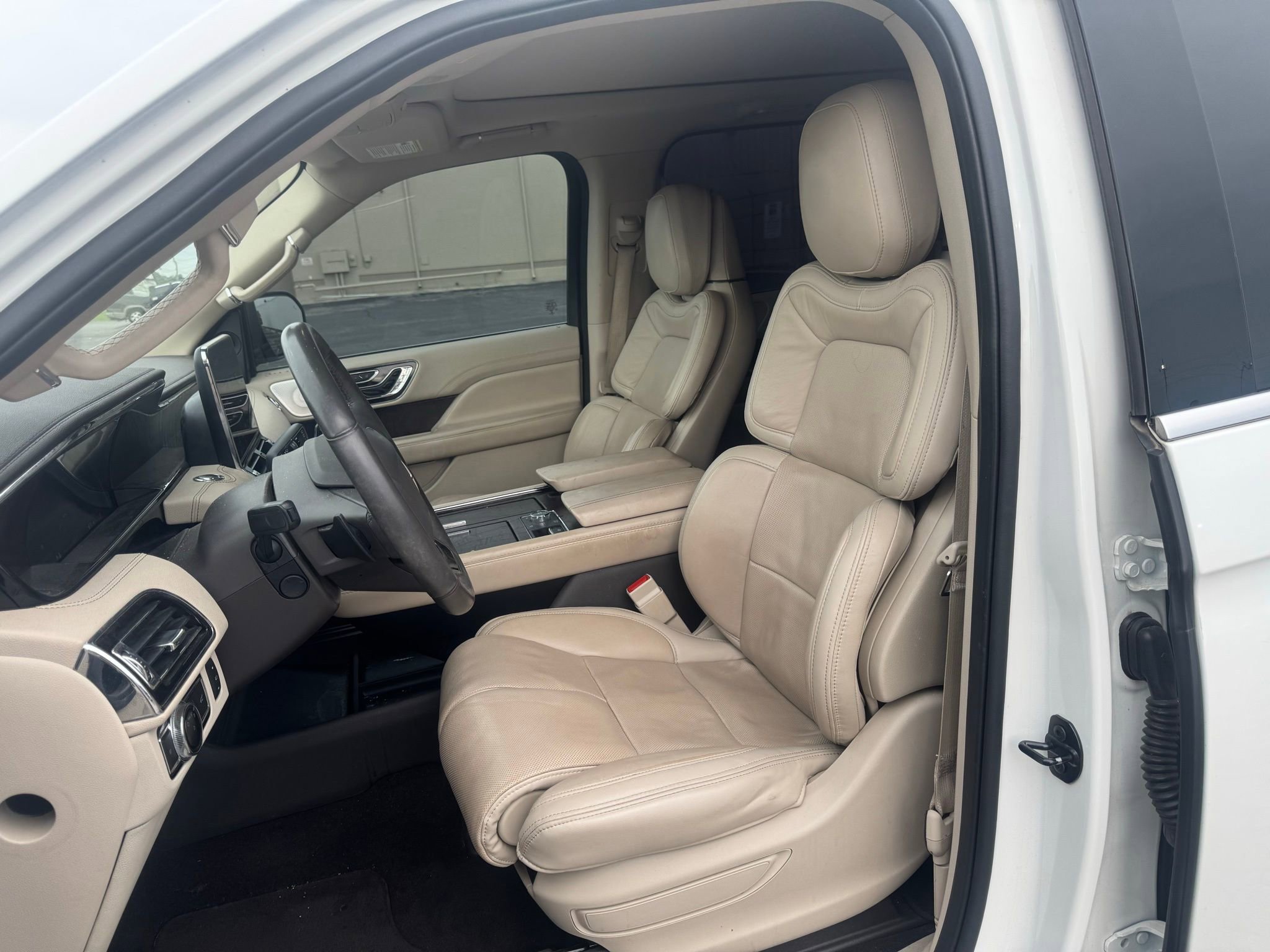 Used 2021 Lincoln Navigator Reserve w/ Luxury Package image 11