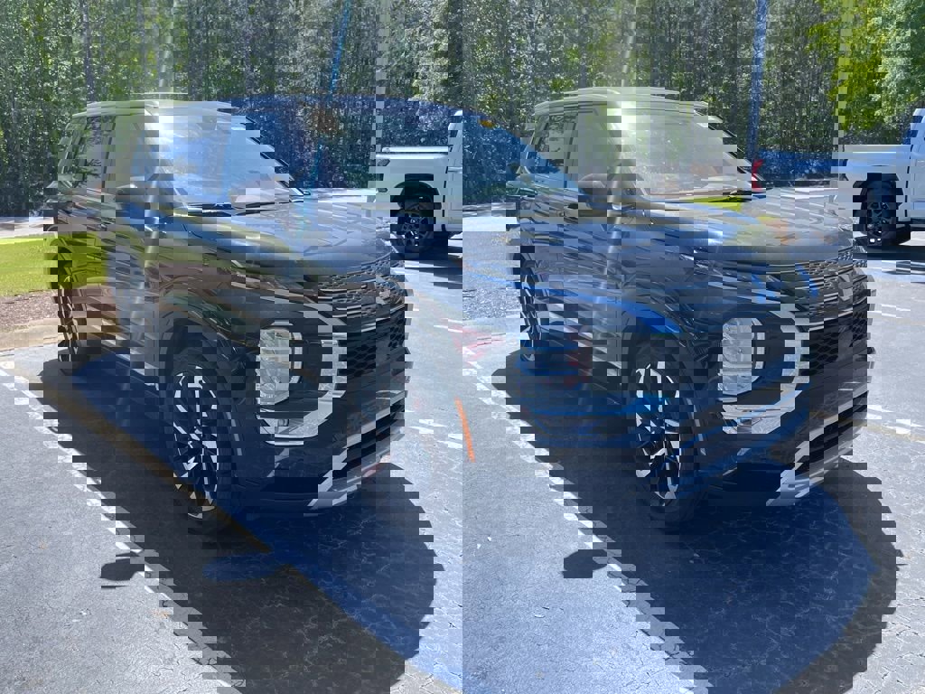 Used 2024 Mitsubishi Outlander SE image 2