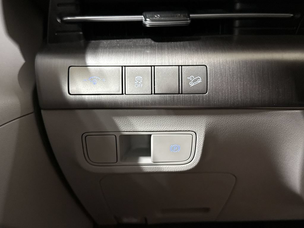 Used 2024 Hyundai Kona SEL FWD image 18