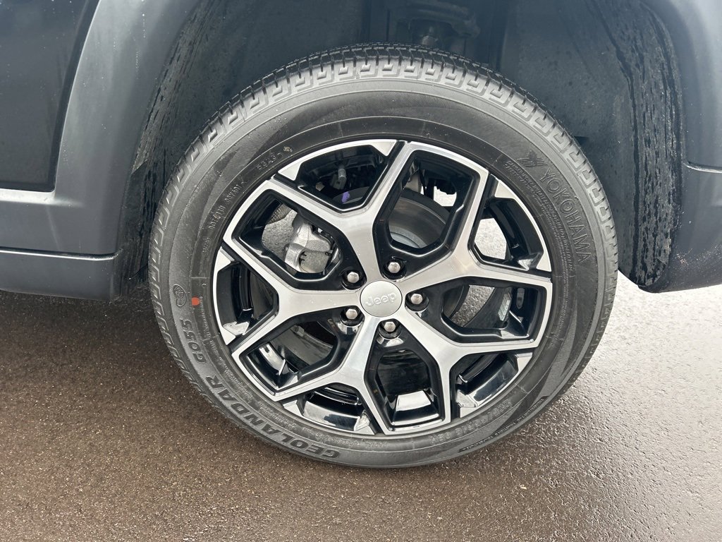 Used 2024 Jeep Compass Limited image 11