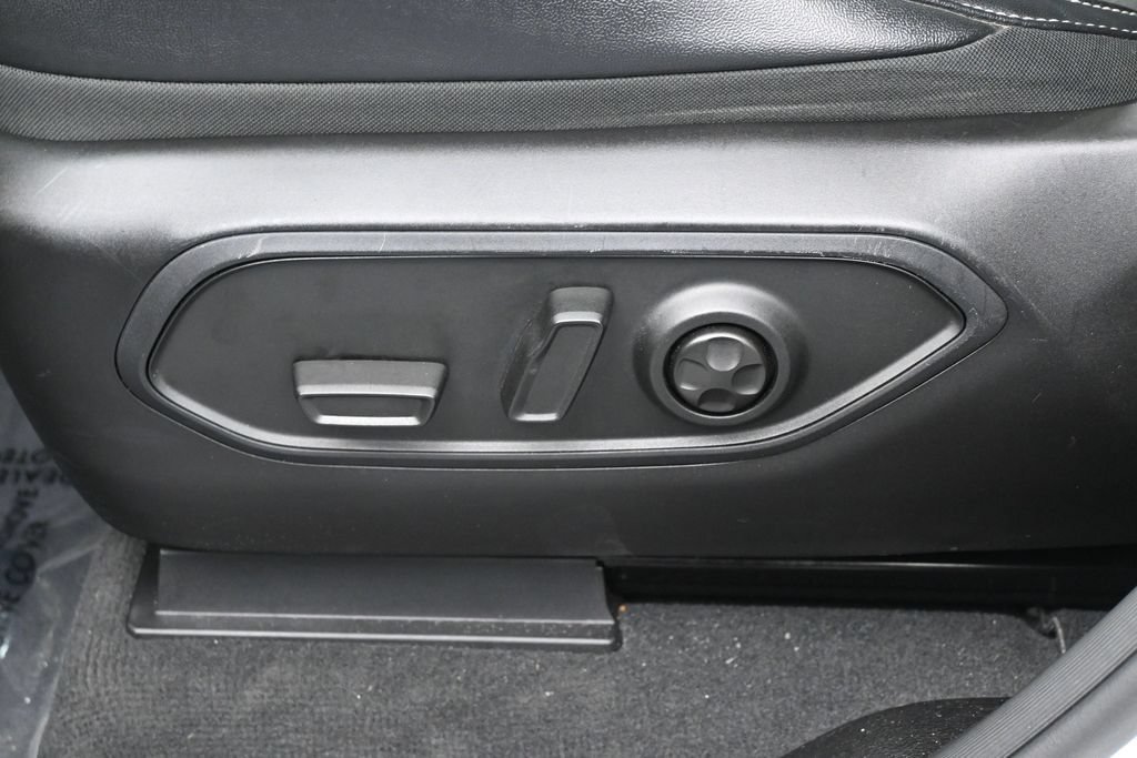Used 2024 Jeep Grand Cherokee Altitude RWD image 12