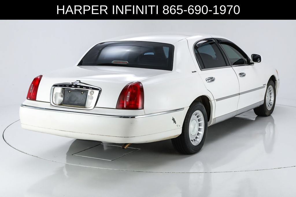 Used 2000 Lincoln Town Car Executive RWD image 10