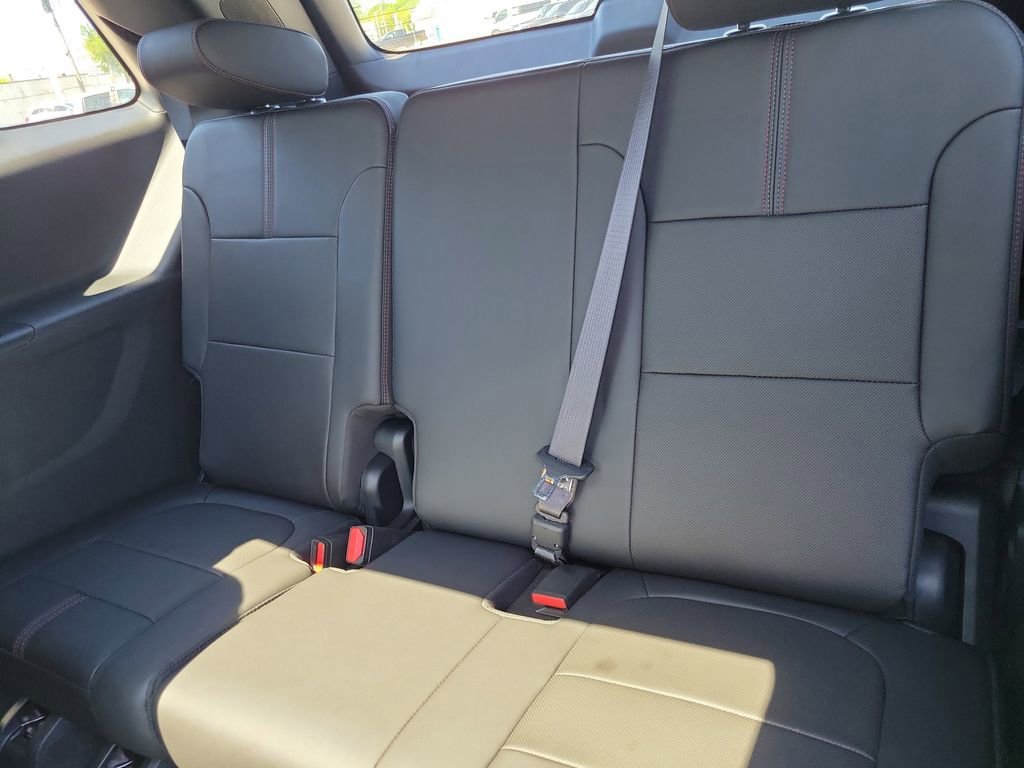 Used 2023 Chevrolet Traverse RS AWD/4WD image 13