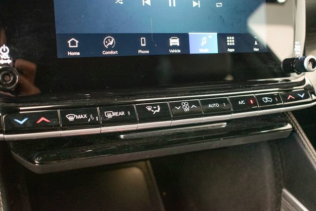 Used 2024 Jeep Wagoneer L Series II w/ Flexible Seating Group AWD/4WD image 32