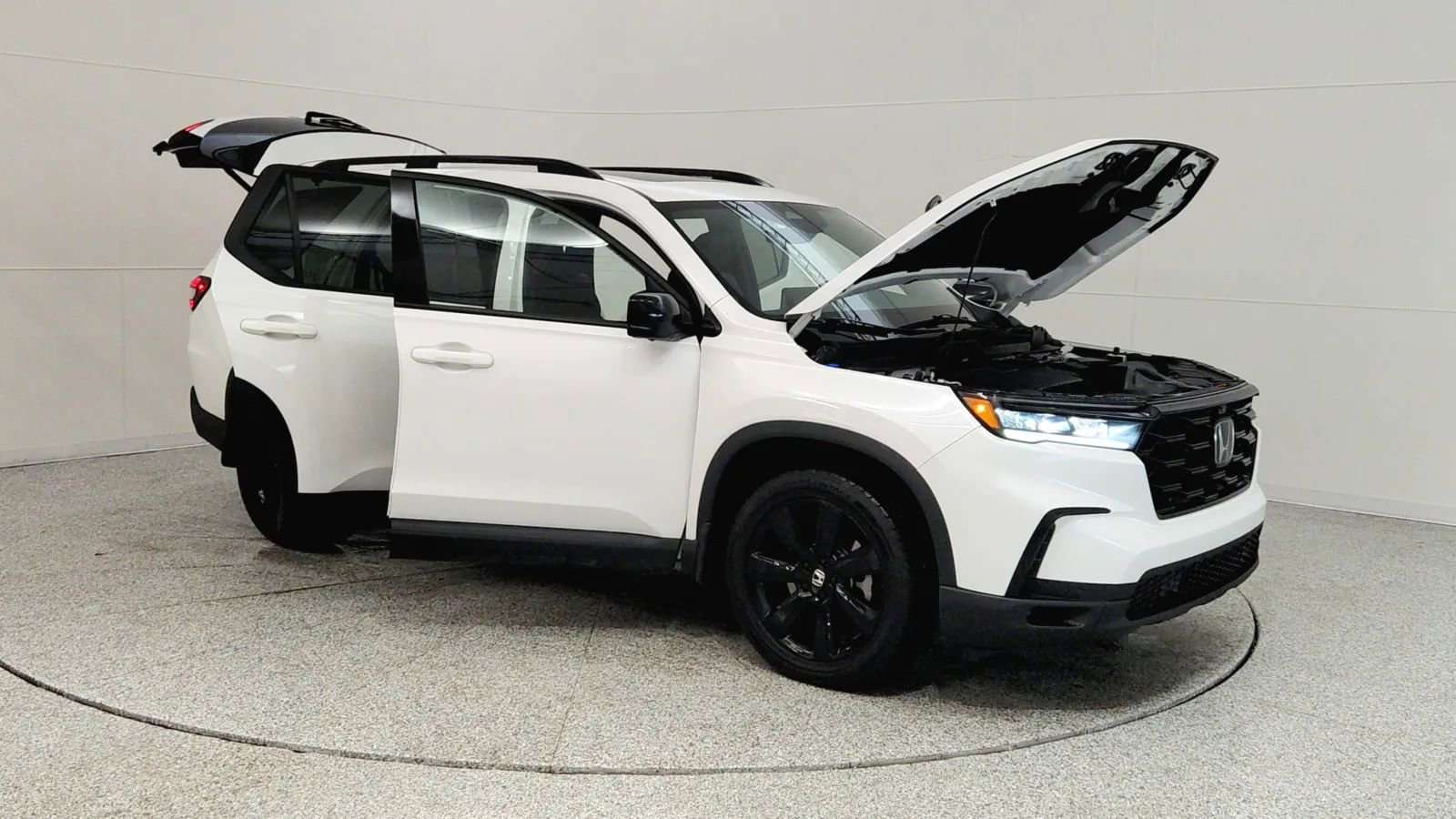 Used 2025 Honda Pilot Black Edition image 9