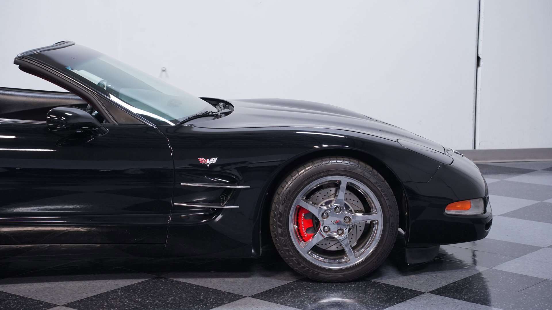 Used 2000 Chevrolet Corvette Coupe image 25