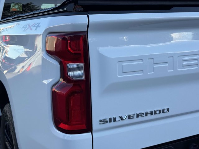 Used 2023 Chevrolet Silverado 1500 RST w/ Convenience Package II AWD/4WD image 16
