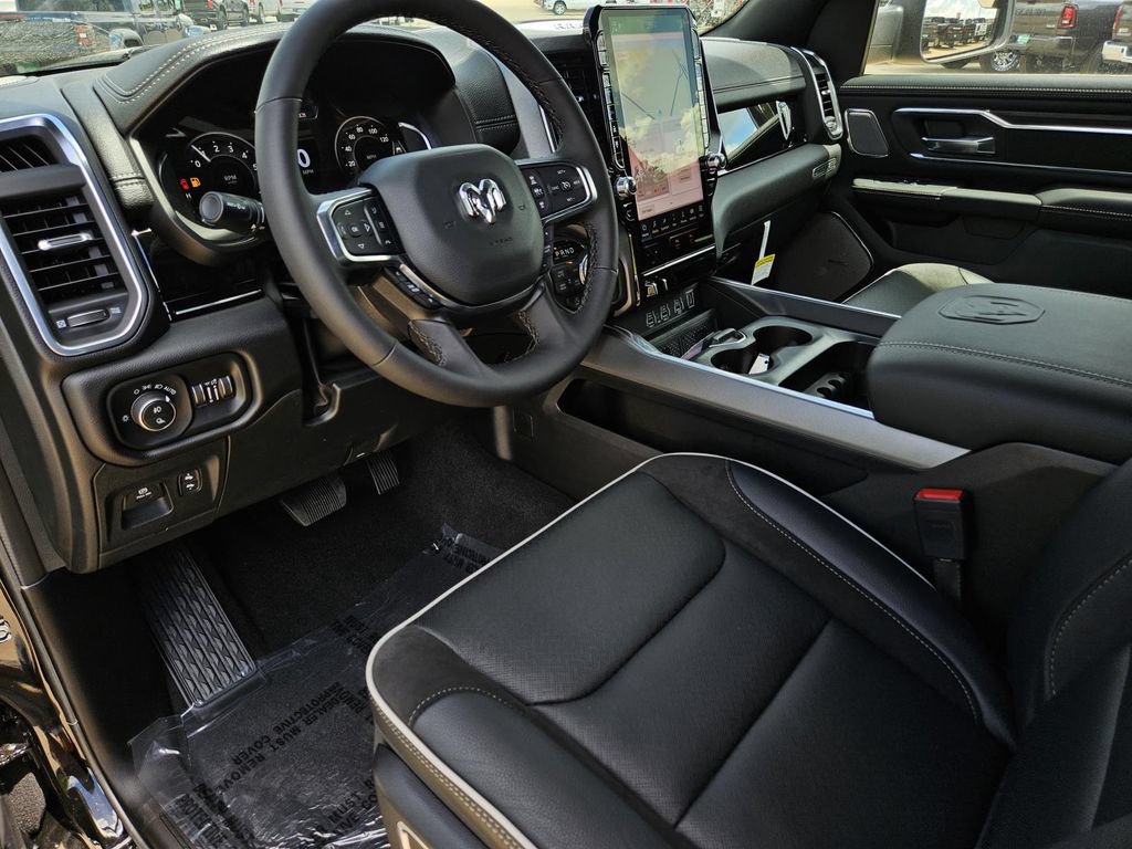 Used 2025 RAM 1500 Laramie AWD/4WD image 17