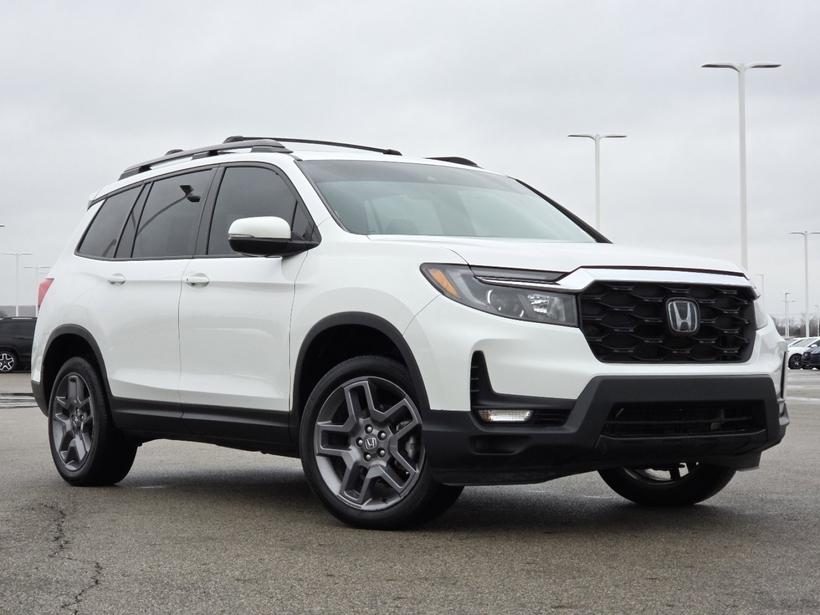 Used 2023 Honda Passport EX-L image 2