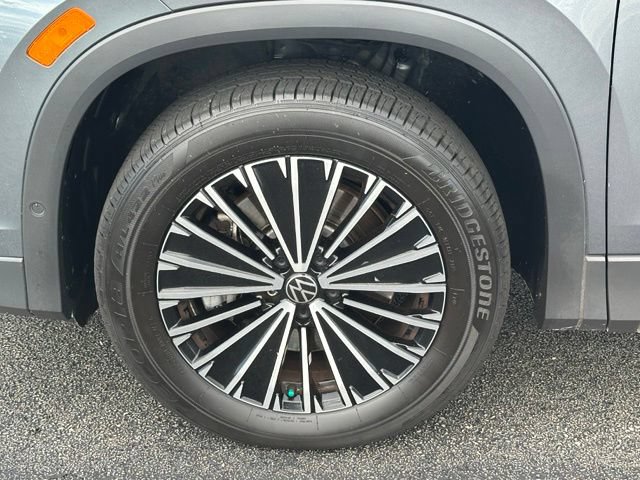 Certified 2025 Volkswagen Tiguan S w/ 18" Wheel Package AWD/4WD image 8