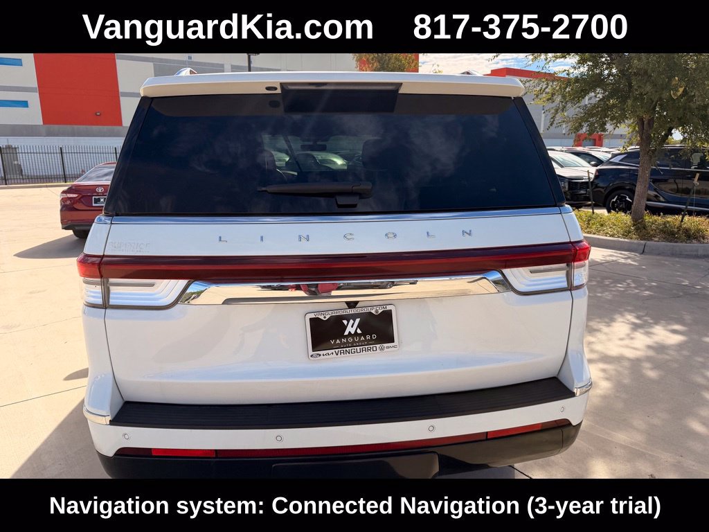 Used 2022 Lincoln Navigator 4WD image 3