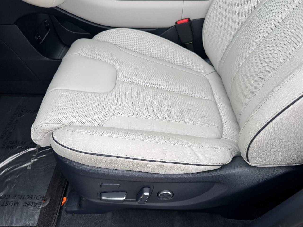 Used 2023 Hyundai Palisade Limited w/ Cargo Package image 16