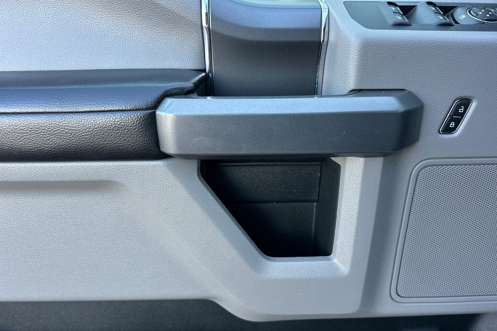 Used 2016 Ford F150 XLT w/ Equipment Group 302A Luxury image 10