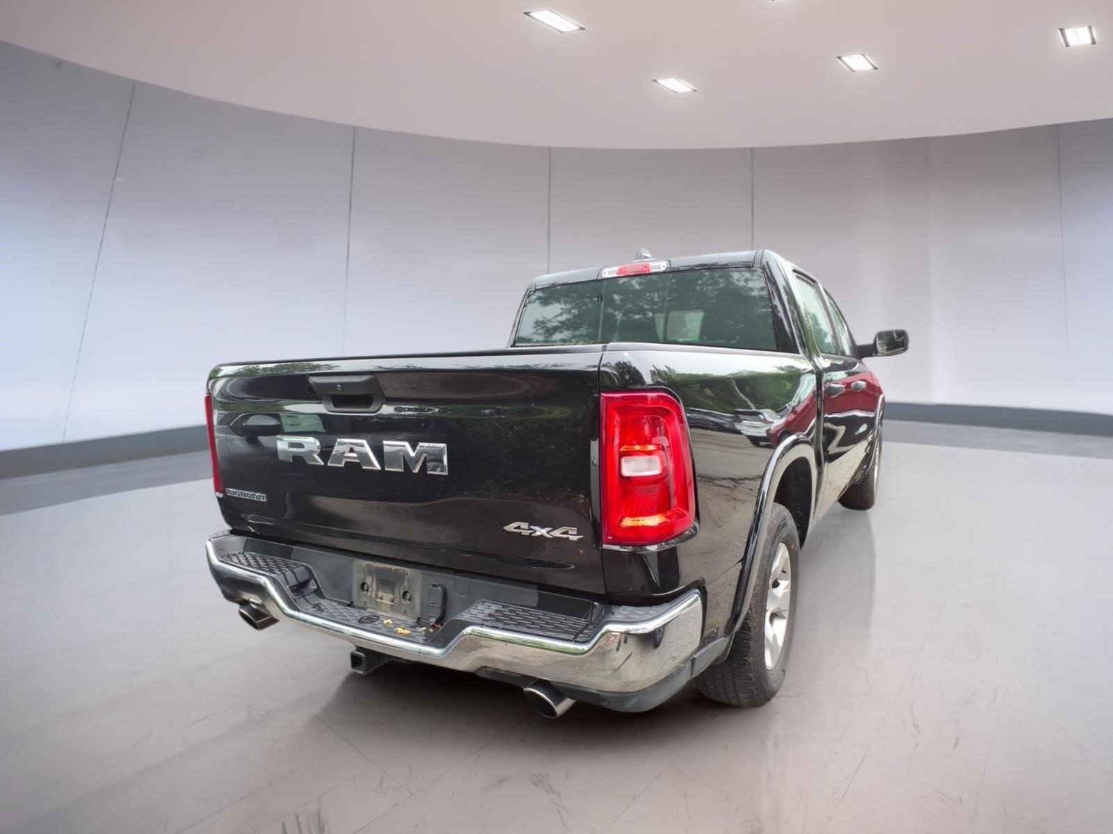Used 2025 RAM 1500 Big Horn AWD/4WD image 4