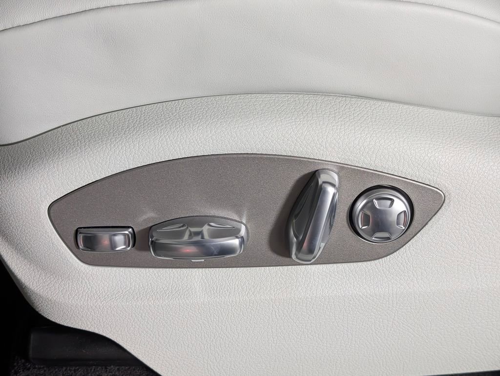 New 2026 Porsche Macan image 29