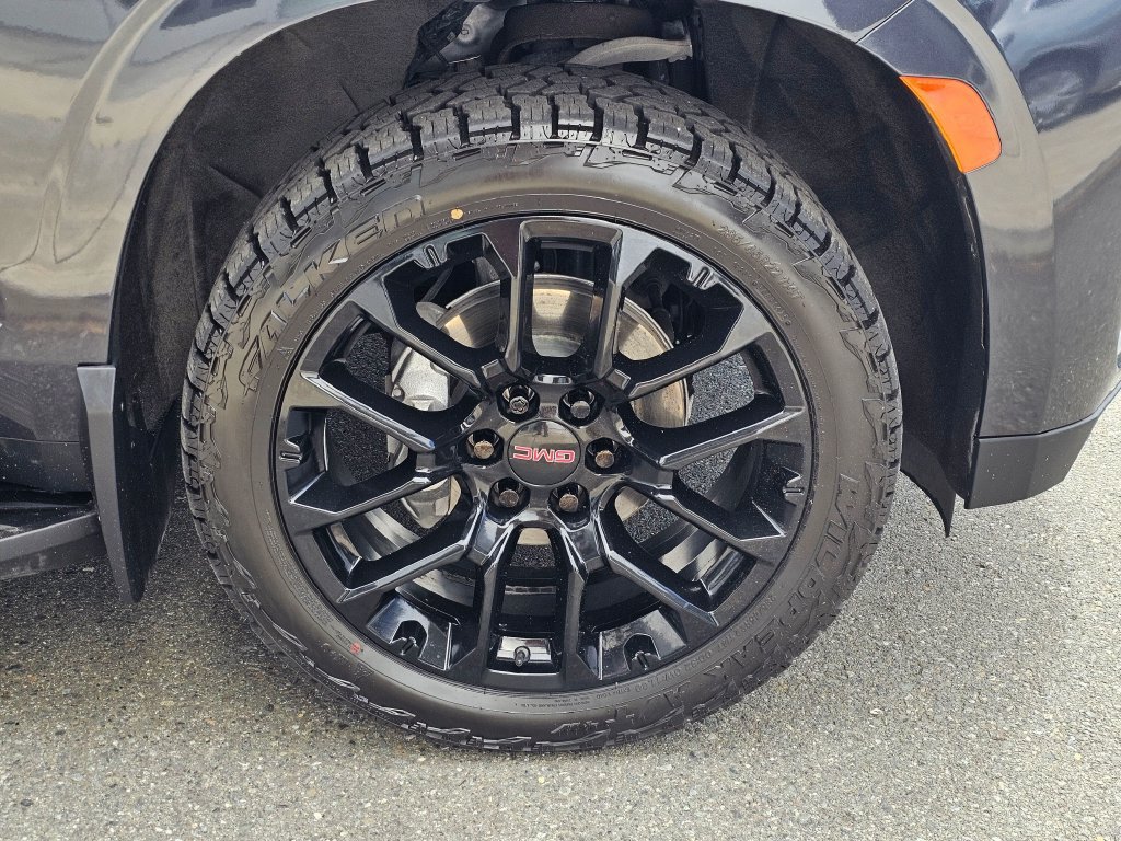 Used 2023 GMC Yukon Denali AWD/4WD image 9