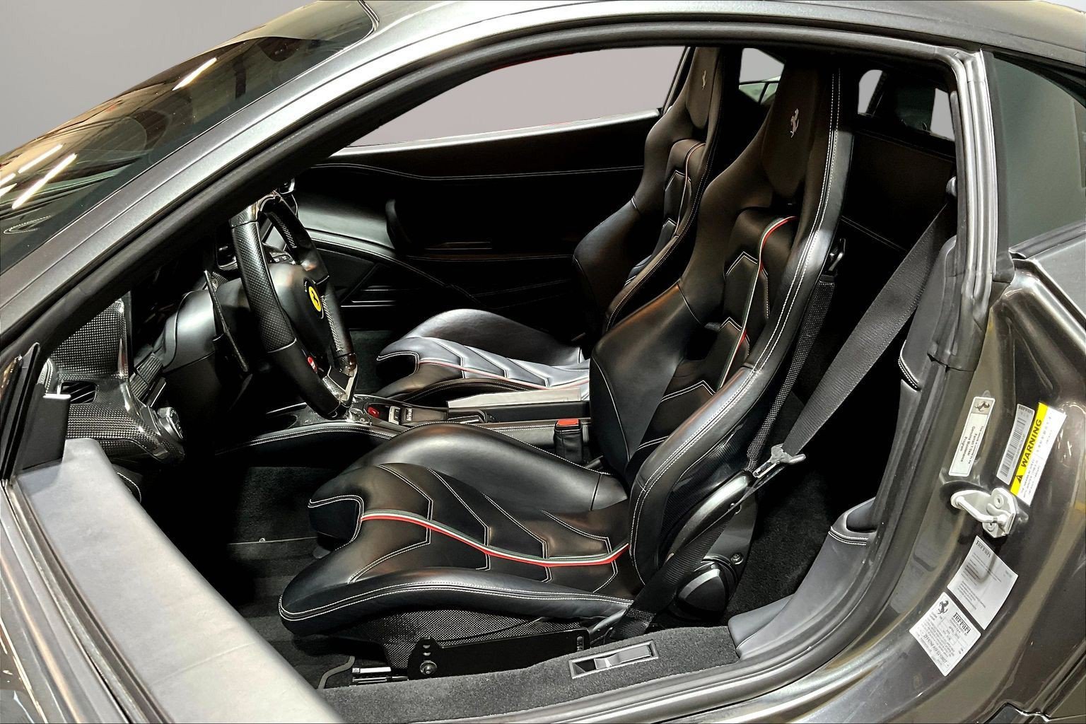 Used 2015 Ferrari 458 Italia Coupe RWD image 19