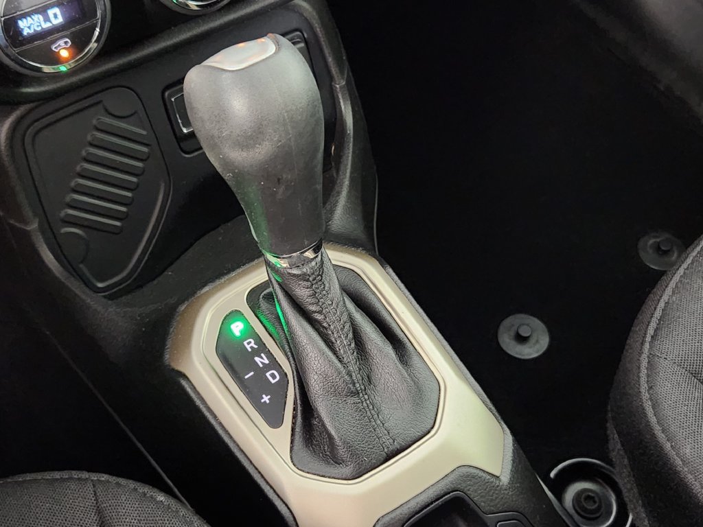Used 2017 Jeep Renegade Latitude w/ Popular Equipment Group FWD image 24