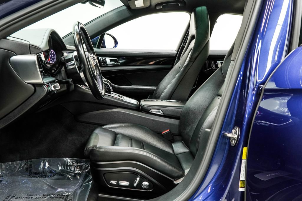 Used 2020 Porsche Panamera RWD image 16
