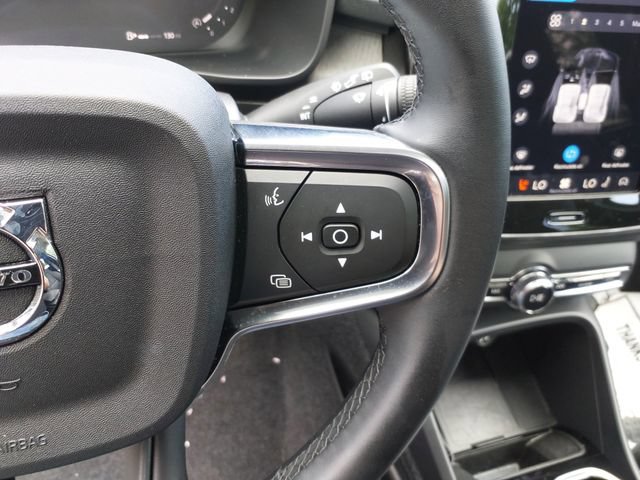 Certified 2026 Volvo XC40 B5 Plus AWD/4WD image 8