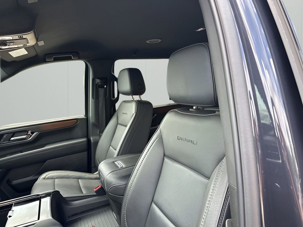 Certified 2025 GMC Yukon Denali AWD/4WD image 28