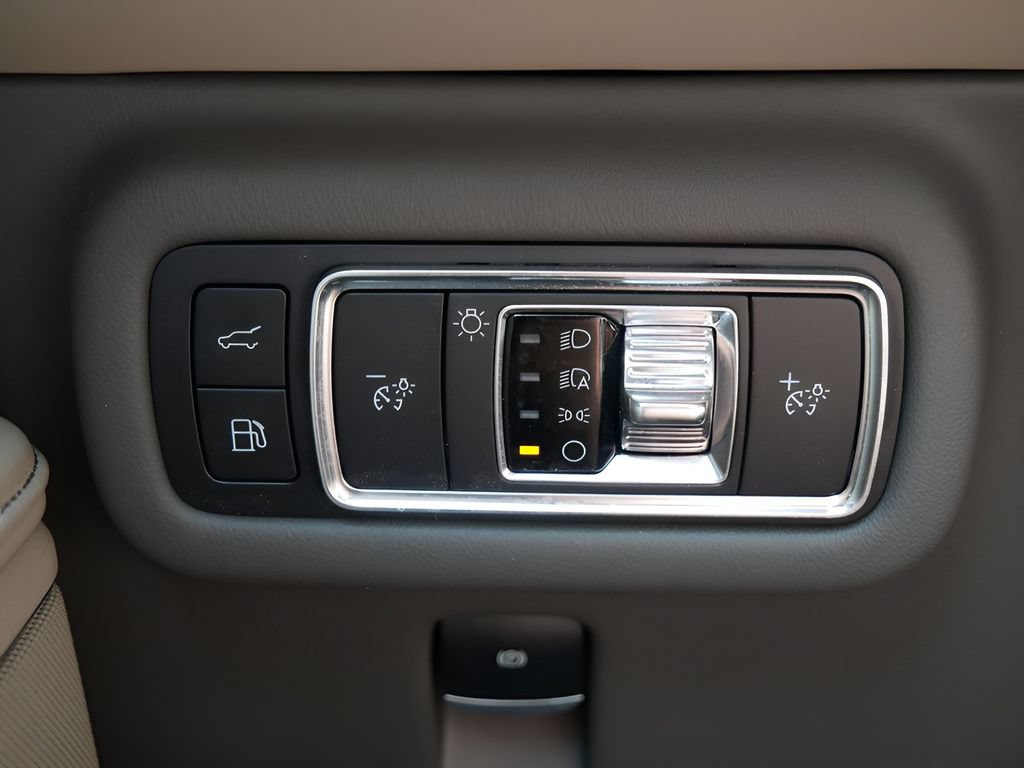 Used 2025 Lincoln Nautilus Reserve AWD/4WD image 17