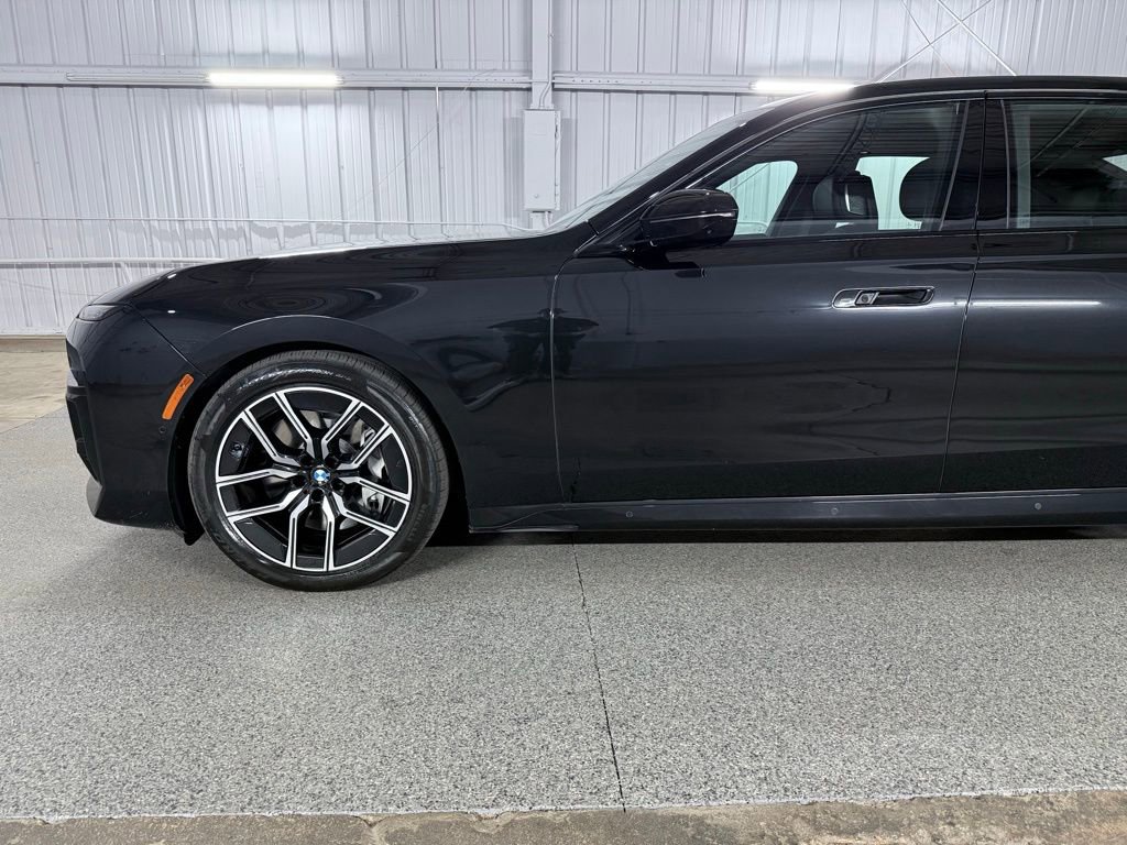 Used 2023 BMW 760i xDrive w/ Executive Package image 12