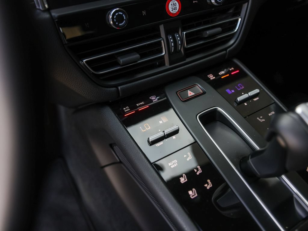 Certified 2026 Porsche Macan AWD/4WD image 22