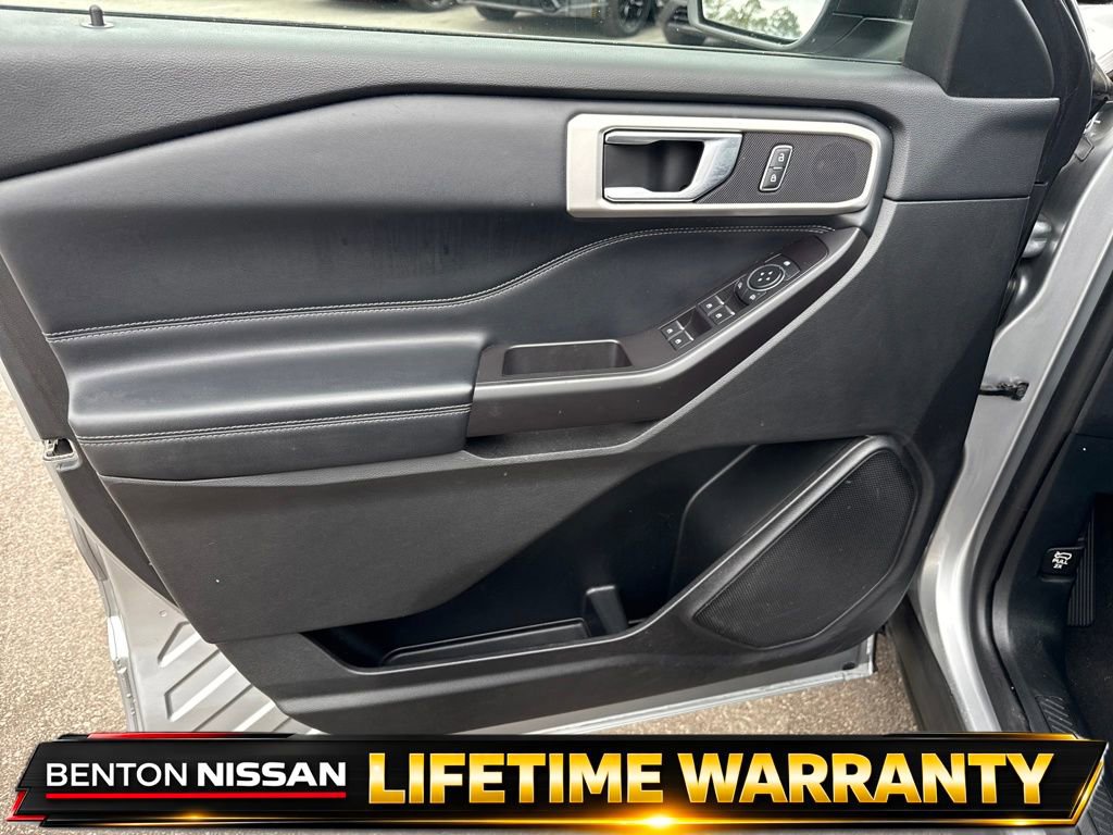 Used 2020 Ford Explorer XLT w/ Equipment Group 202A AWD/4WD image 12