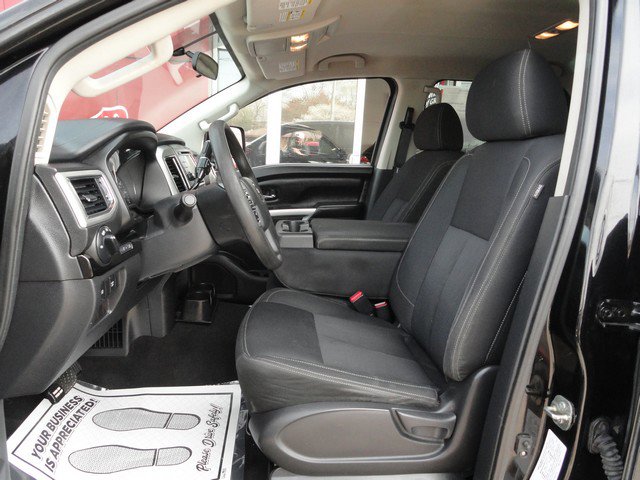 Used 2016 Nissan Titan XD image 9