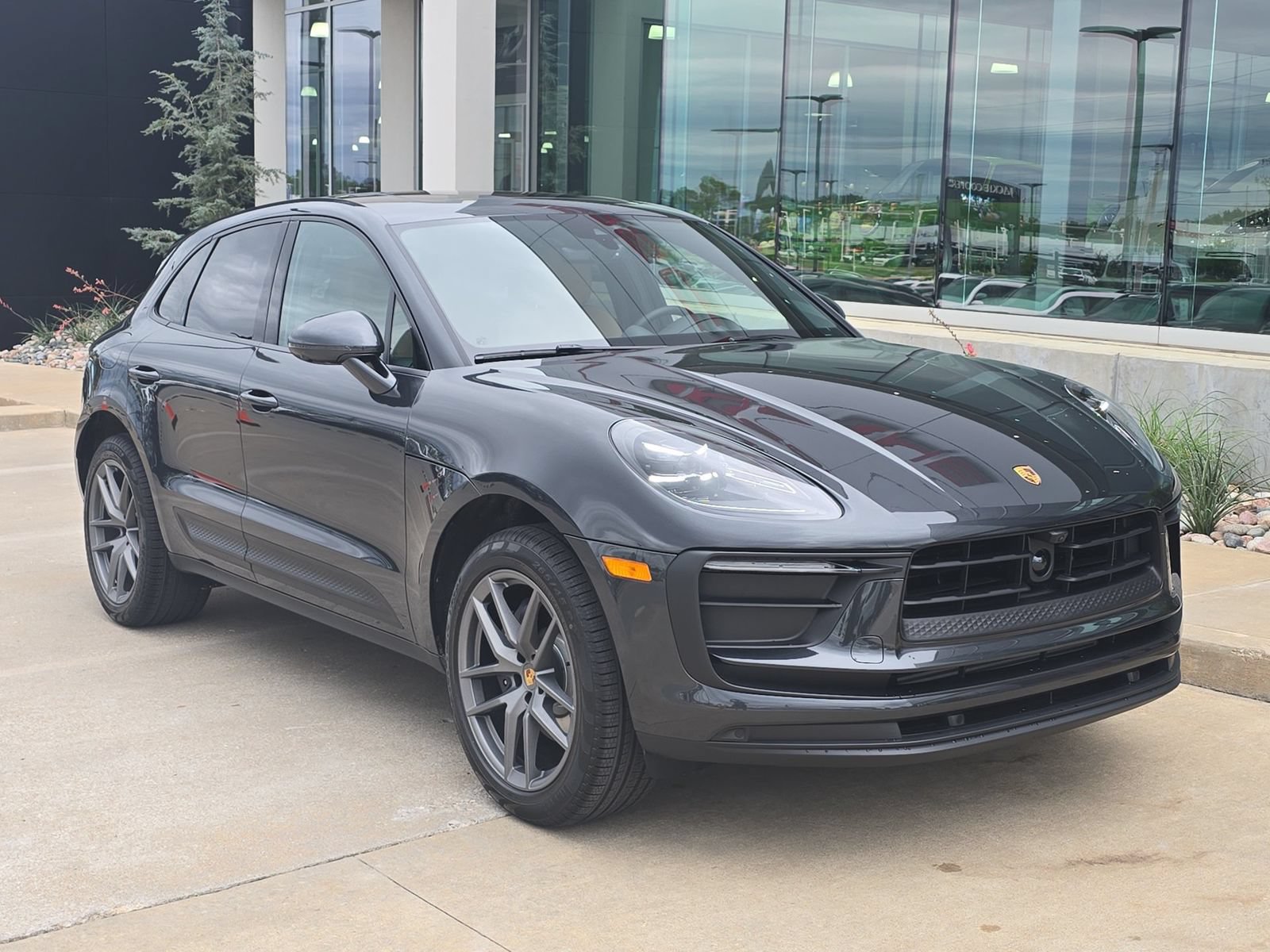 New 2026 Porsche Macan AWD/4WD image 7