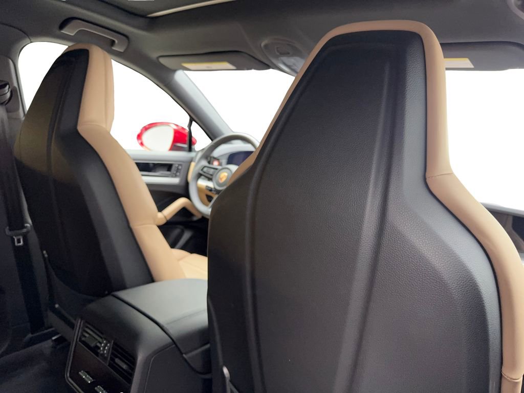 Used 2026 Porsche Cayenne Coupe image 41