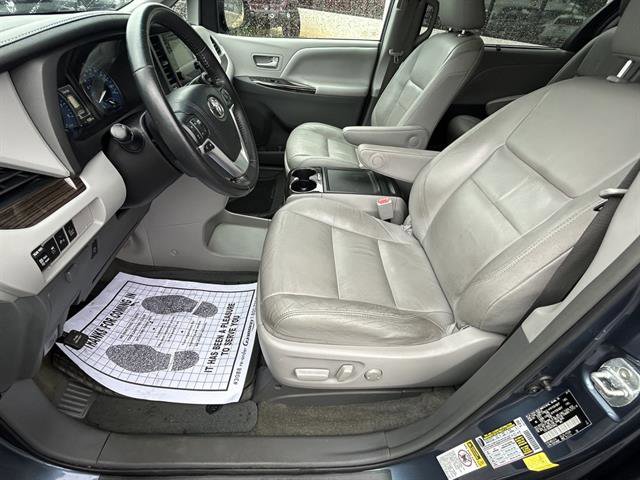 Used 2017 Toyota Sienna XLE image 13